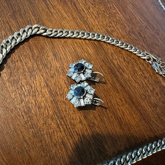 Two piece classic Chloe and Isabel set! Necklace and Earrings - Picture 3 of 4